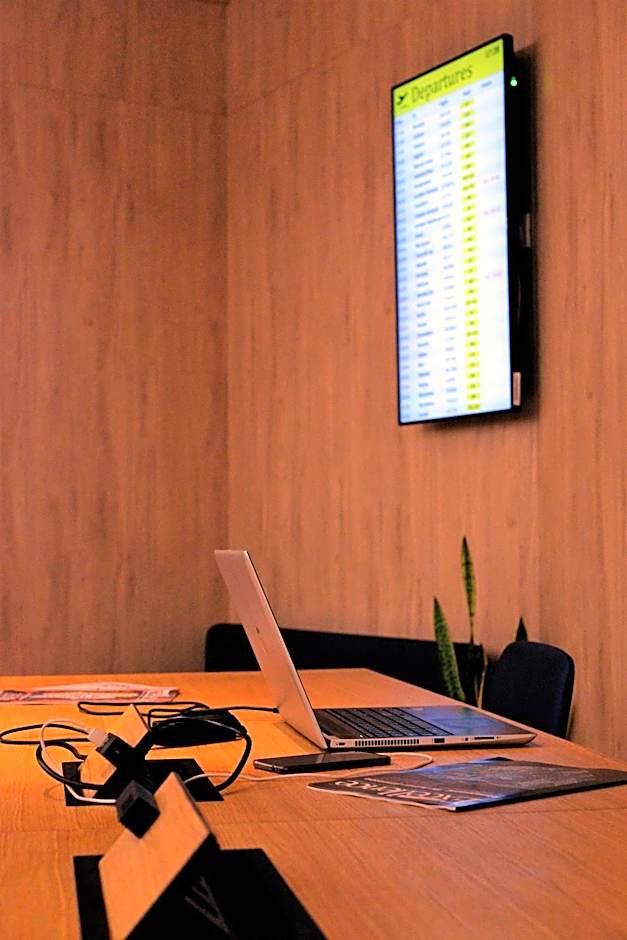 Air Rooms Rome Airport by HelloSky