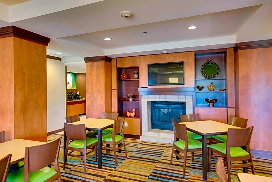 Fairfield Inn & Suites by Marriott South Hill I-85