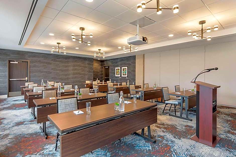 Cambria Hotel Denver Downtown RiNo