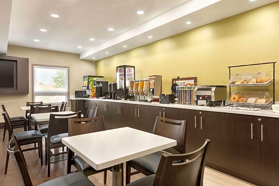 Super 8 by Wyndham Ajax/Toronto On