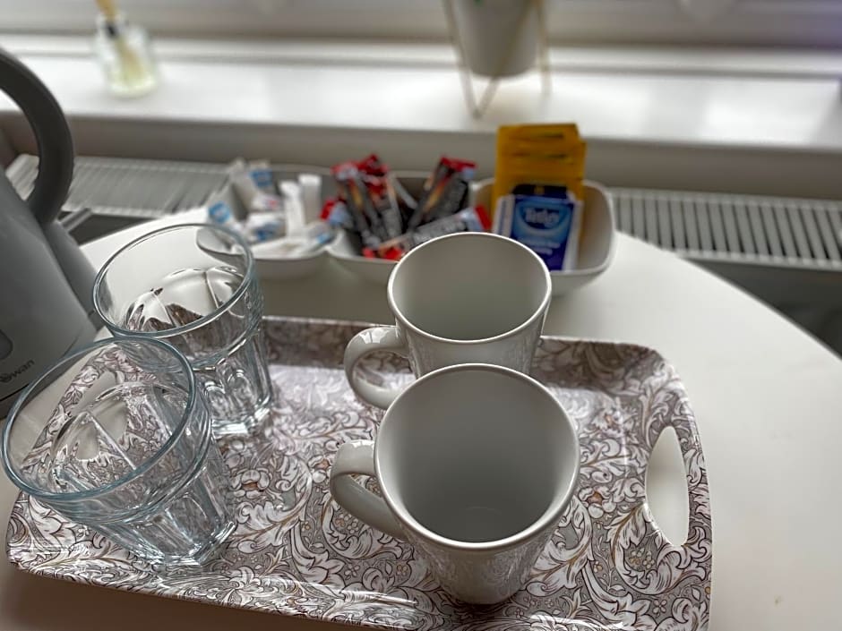 The Lily Pad near Poole Dorset Self contained private entrance and free parking