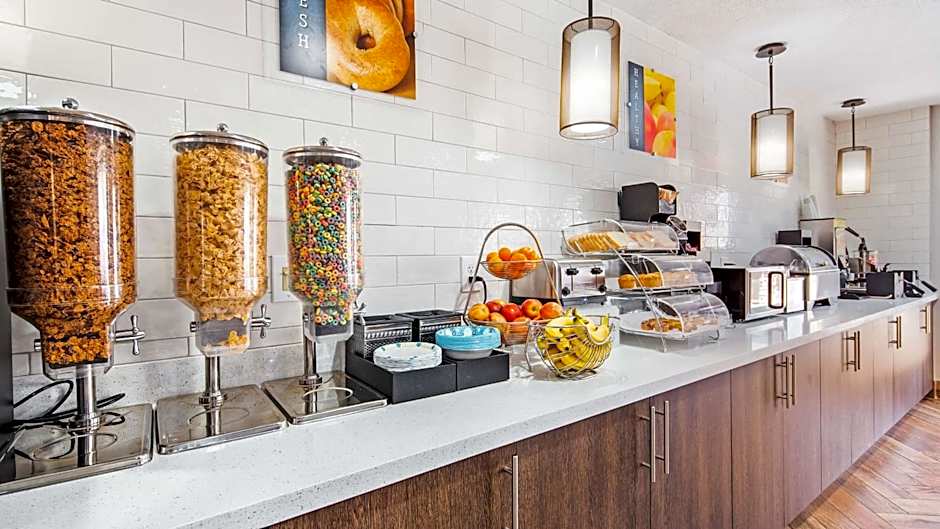Best Western Plus Addison Dallas Hotel