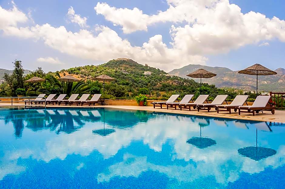 4reasons hotel + bistro | 12+