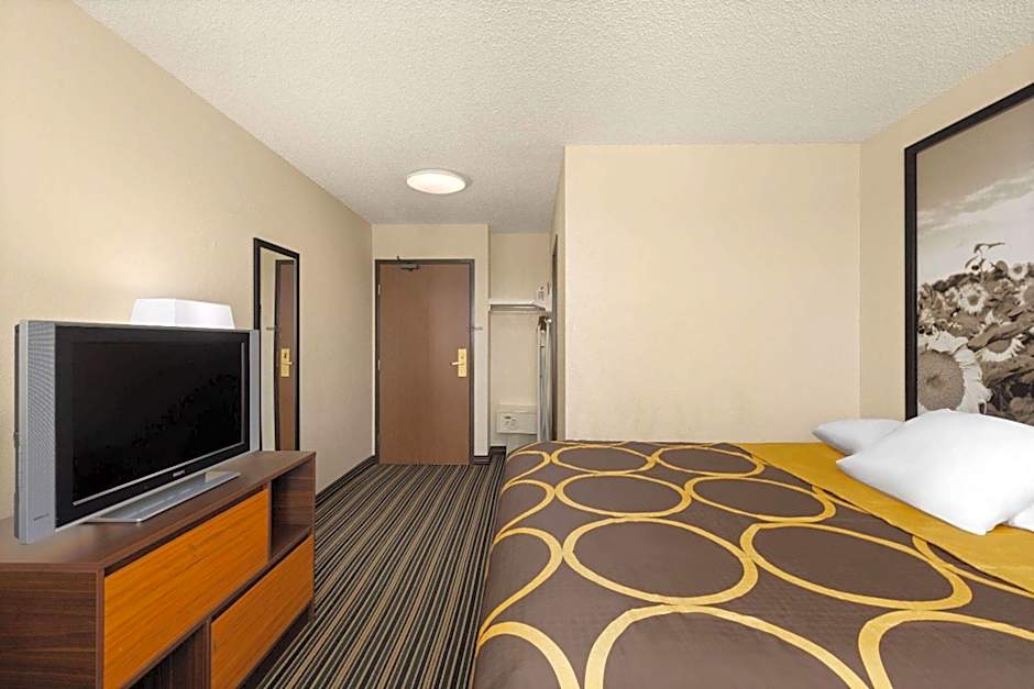 Super 8 by Wyndham Dodge City