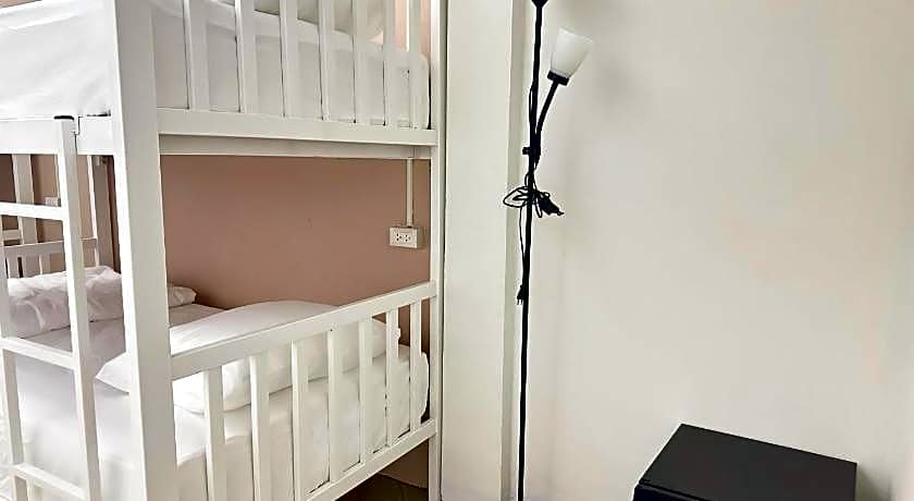 Montana Hotel & Hostel Phuket