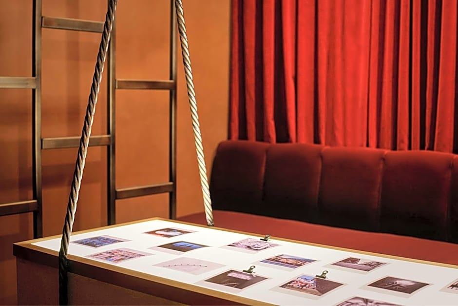 Montcalm East, Autograph Collection