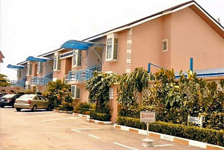 Madugu Hotel and Luxury Apartments