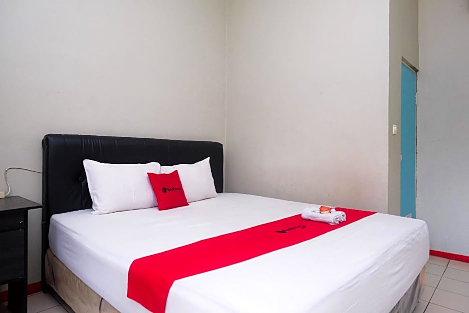 RedDoorz near Kampus UMP Purwokerto