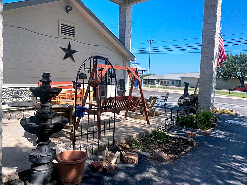 Cedar Creek Inn