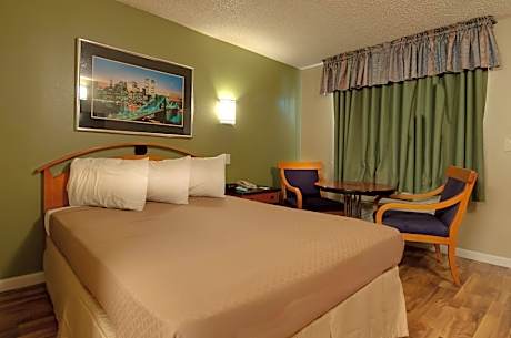 Standard Queen Room