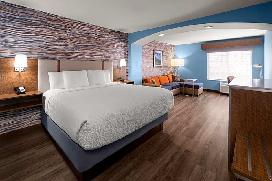 La Quinta Inn & Suites by Wyndham Ruidoso Downs