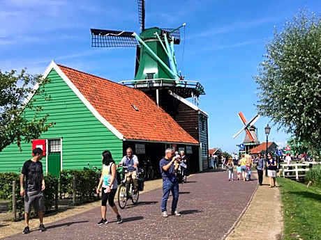 Stay overnight at Windmill Village Zaanse Schans - Amsterdam