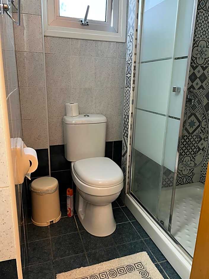 Makenzie 2 rooms first line beach