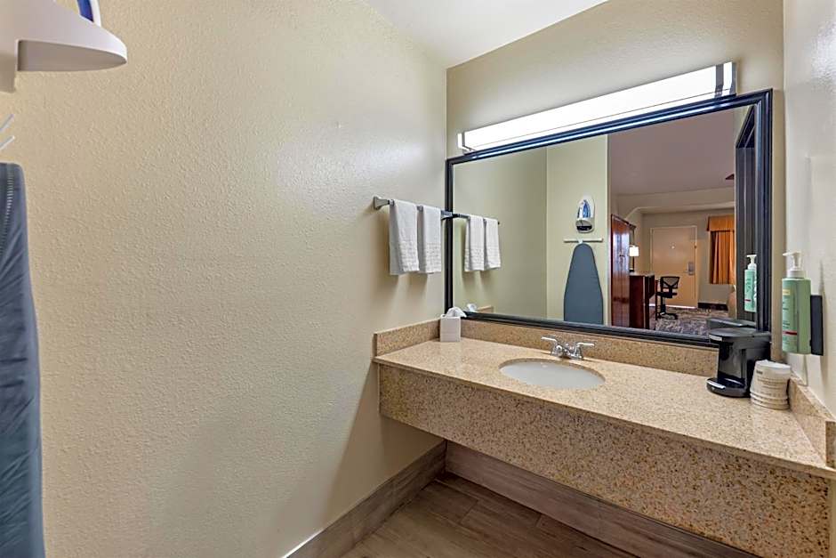 Best Western Regency Inn & Suites