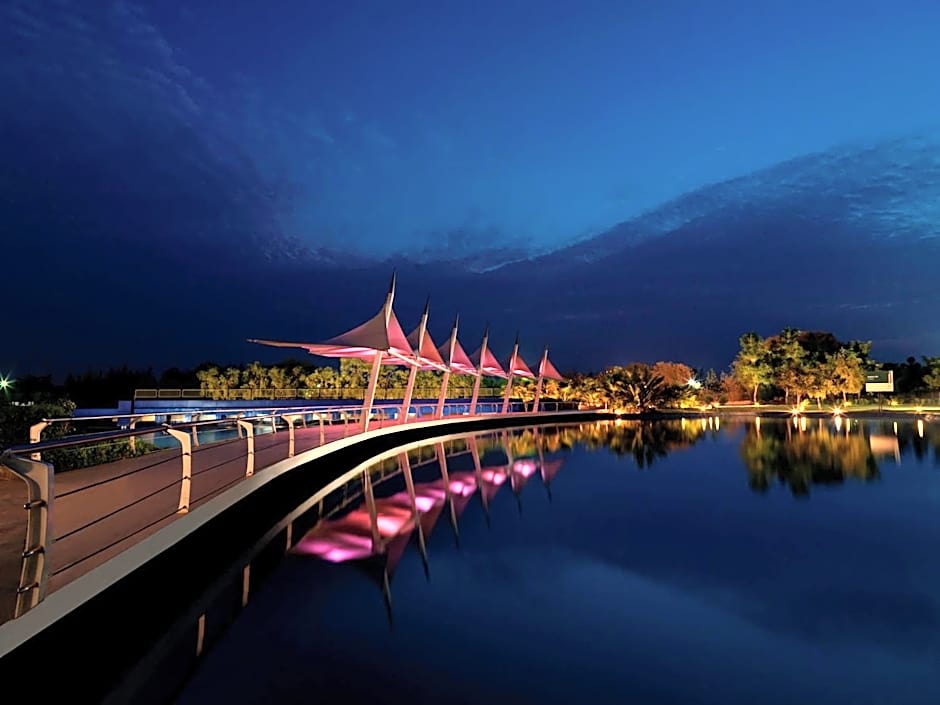 Amanora The Fern Hotels & Club