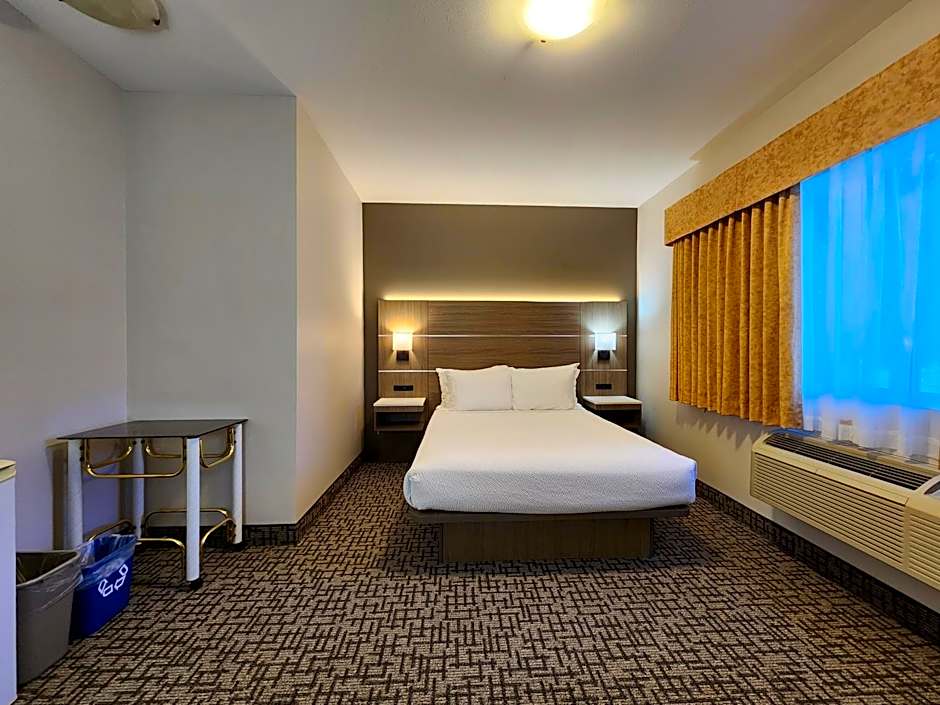 Days Inn & Conference Centre by Wyndham Penticton