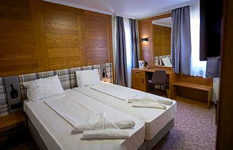 Double Room (2 Adults)