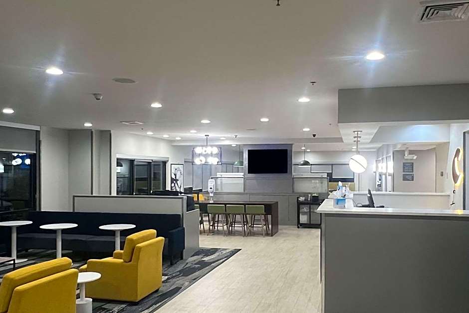 Comfort Suites Mobile-South Alabama University Area