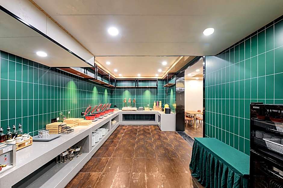 James Joyce Coffetel Xishuangbanna Poshui Square Manjinglan Ancient City