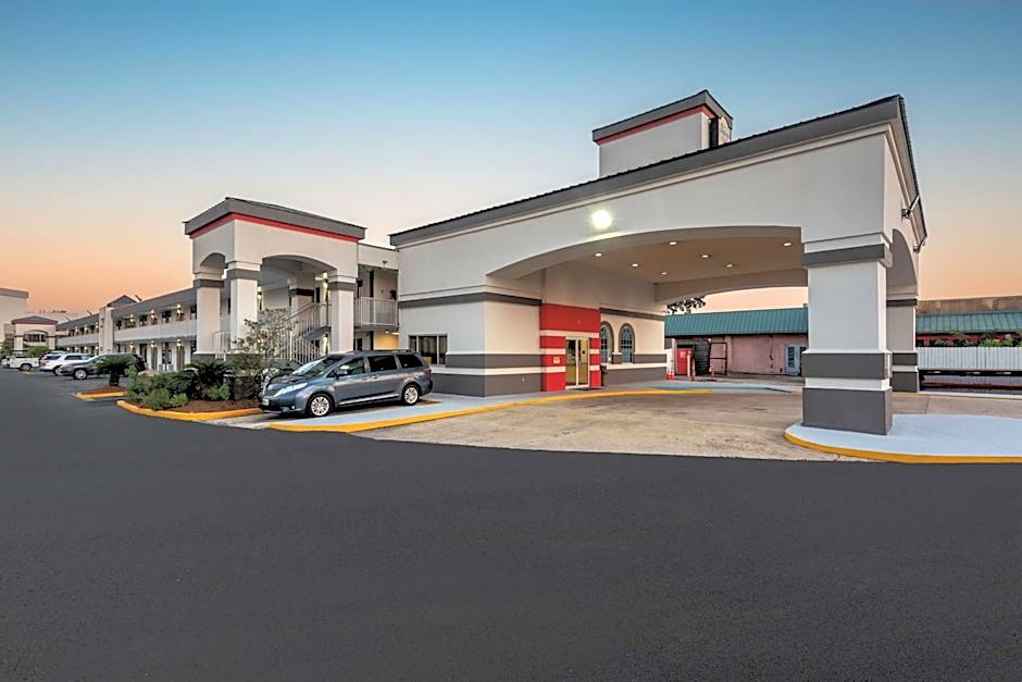 Super 8 by Wyndham Baton Rouge/I-10