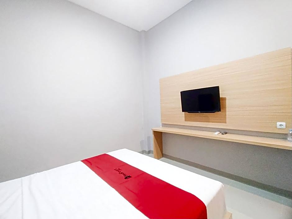 RedDoorz Syariah near Alun Alun Tegal 2