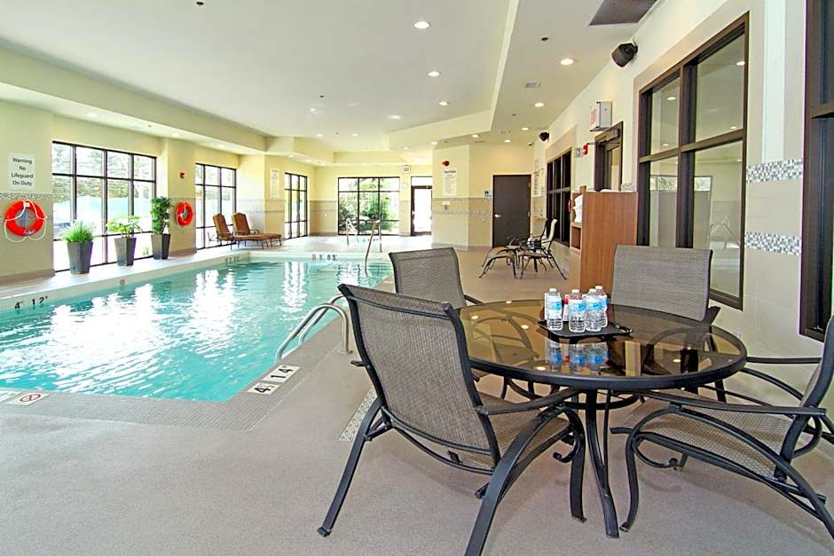 Holiday Inn Express and Suites Calgary University By IHG