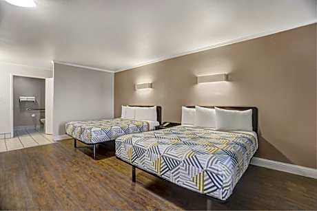 Queen Room with Two Queen Beds - Disability Access - Non-Smoking