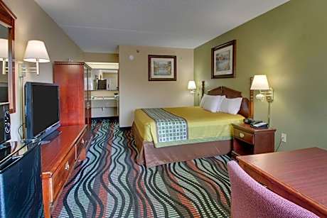 Premiere King Bed with Roll- In Shower