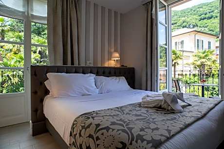 Double Room with Partial Lake View