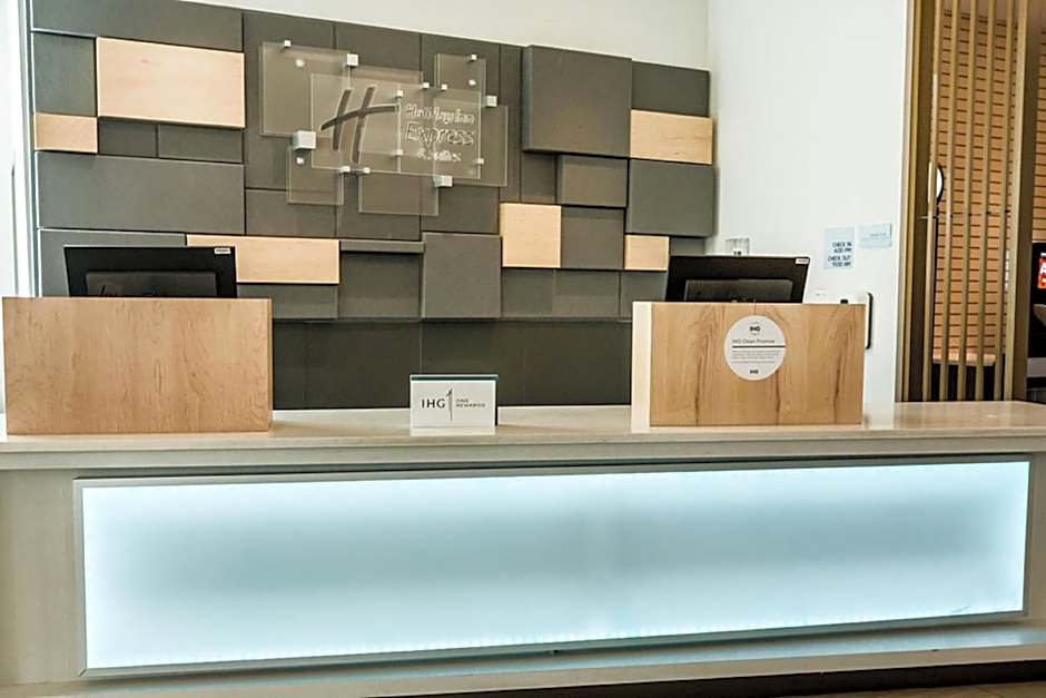 Holiday Inn Express & Suites Edmonton N - St. Albert By IHG