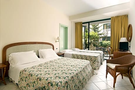 Standard 2 Adults + 2 Children