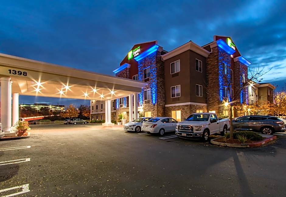 Holiday Inn Express Hotel & Suites Roseville - Galleria Area By IHG