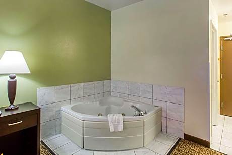 King Room with Spa Bath - Non-Smoking