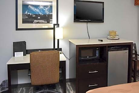 Queen Room with Two Queen Beds - Pet Friendly/Non-Smoking