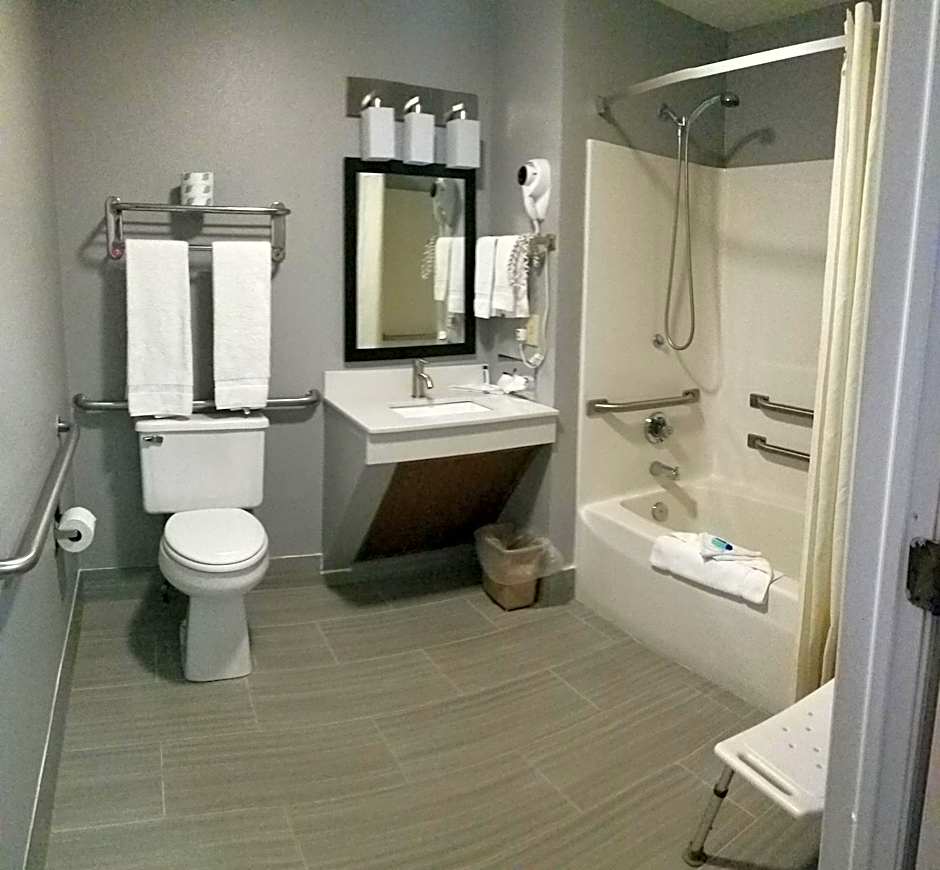 Adams Inn and Suites