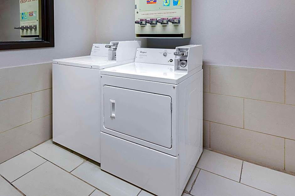 Super 8 by Wyndham League City/Kemah Area