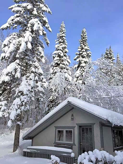 Ty-Llyn - Lakeside Spa Retreat
