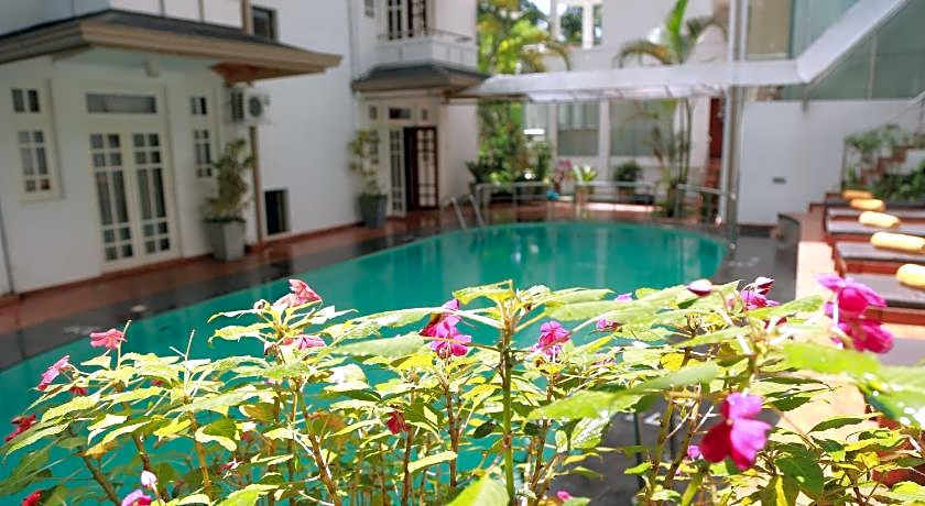 Oak Ray Serene Garden Hotel