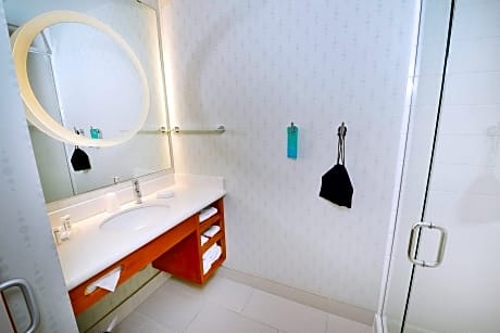 Studio, Multiple Beds (2 Queen Beds and 1 Double Sofa Bed)