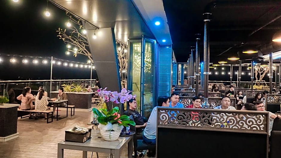 The Mira Central Park Hotel