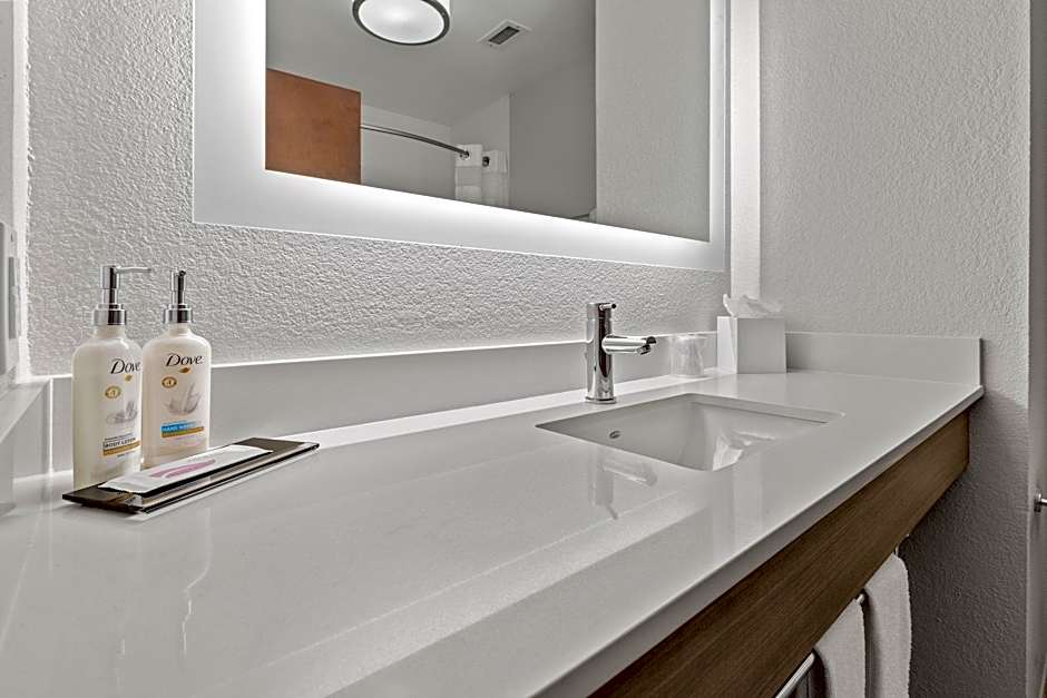 Holiday Inn Express Hotel & Suites Starkville By IHG