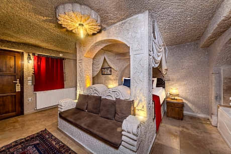 Deluxe Cave Room with Jacuzzi