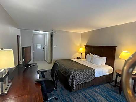 1 King Bed Non-Smoking