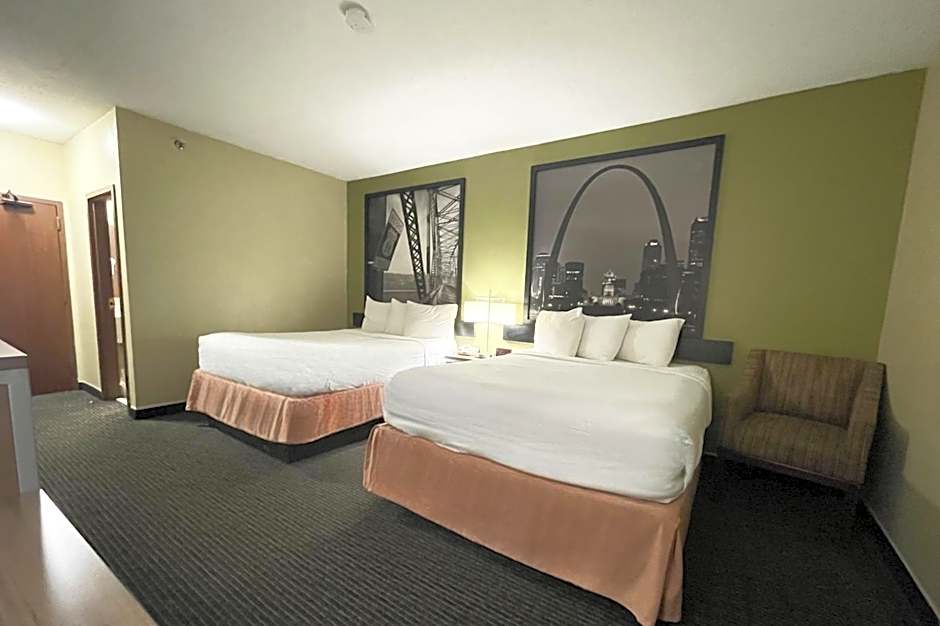 Super 8 by Wyndham St Charles