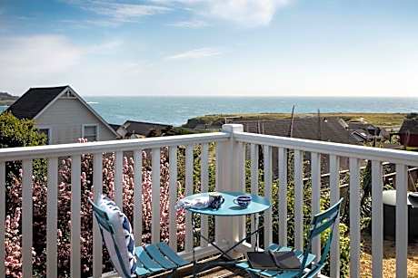 Deluxe Queen + Views at JD House