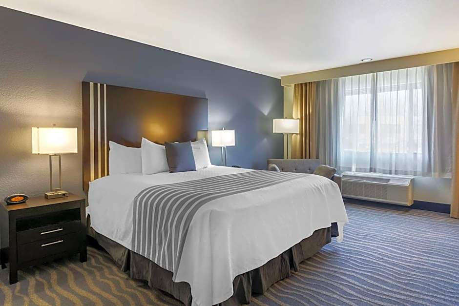 Best Western Plus Edmonds Harbor Inn