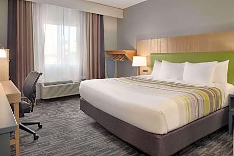 Extended Stay King Suite with Whirlpool and Kitchenette