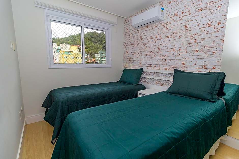 Boulevard 221D - Excelente apartamento em condomínio de luxo no centro de Bombinhas - Piscina - Jacuzzi - Academia - Portaria 24h - (Consultar serviços de roupa de cama e banho)