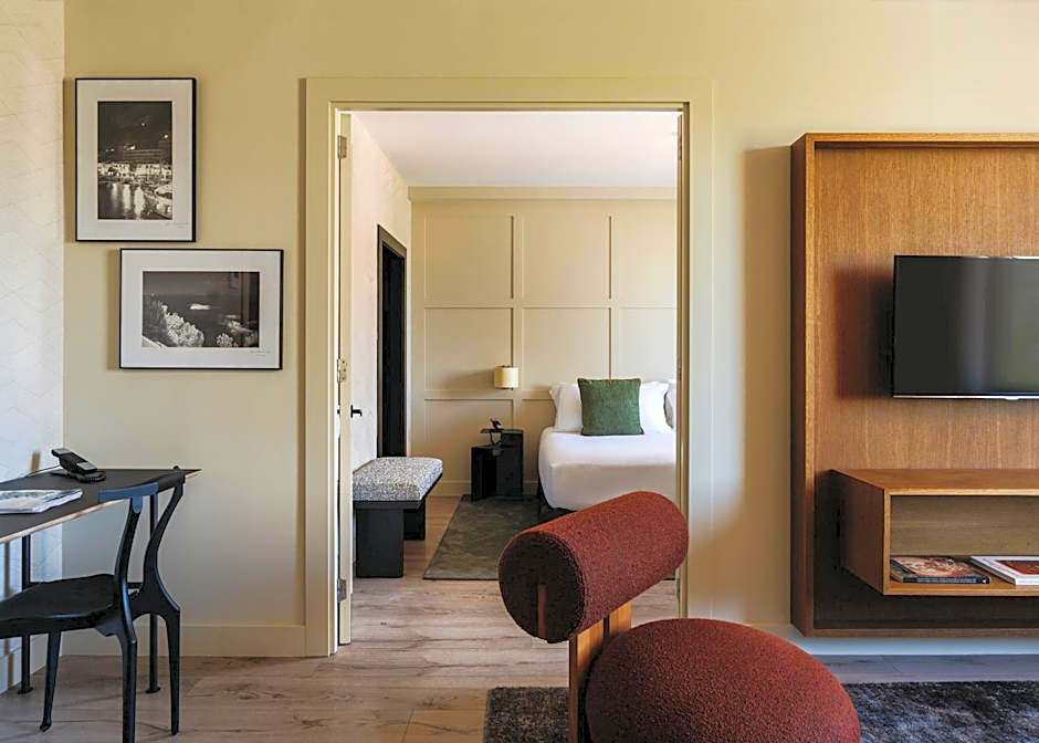 Gallery Hotel