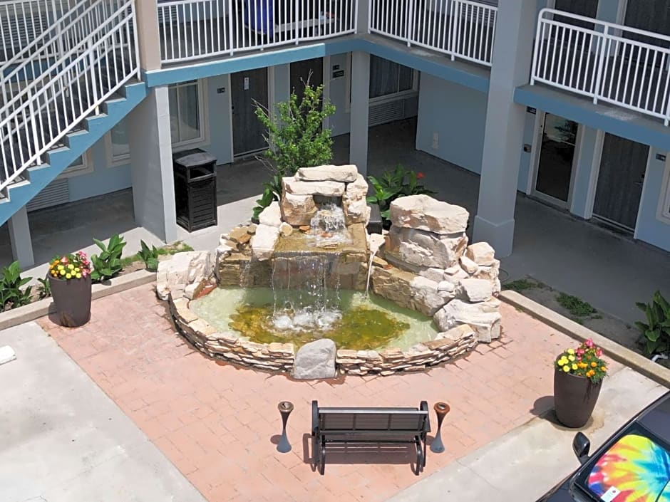 Best Western Plus Holiday Sands Inn & Suites